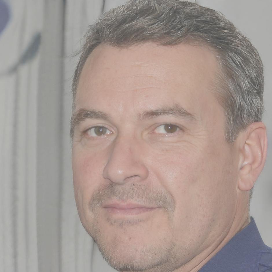 Roberto Sandoval, Client Relations Director